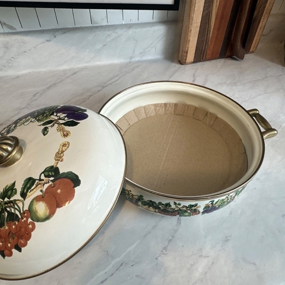 🍇 Vintage Fruit & Vegetable Ceramic Covered Casserole Dish 🍑 - Picture 3 of 7